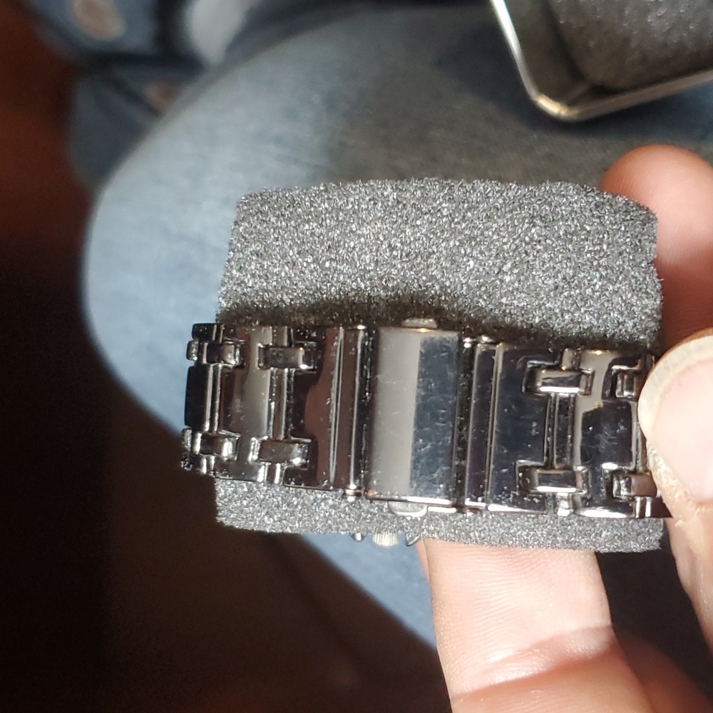 Watch - Picture 3 of 3